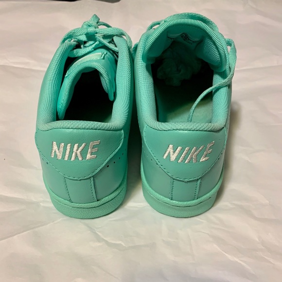 Nike Tennis Classic Premium GS Shoes - Picture 1 of 5